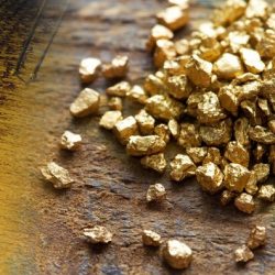 Oro cierra mes de julio con incremento de 2.26%